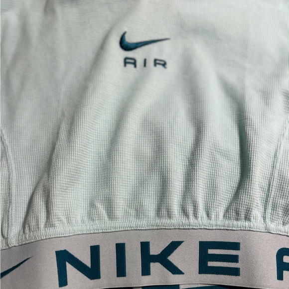 Girls Nike Kids Light Aqua Cropped Long Sleeve Top Size Med - Picture 3 of 5